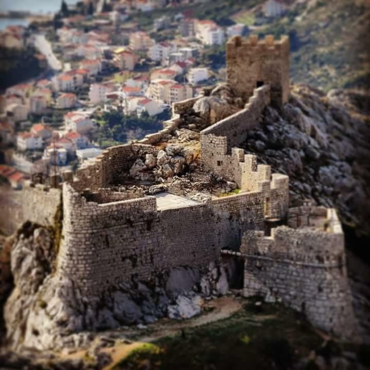 Appartamento Enjoy Omiš Esterno foto