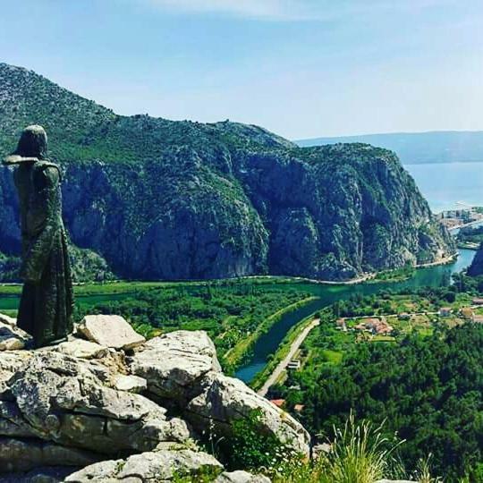 Appartamento Enjoy Omiš Esterno foto